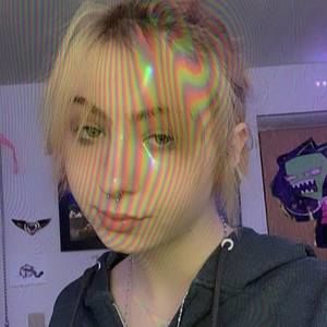 Meet your Posher, Alexia